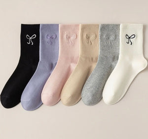 Embroidered Bow Crew Socks