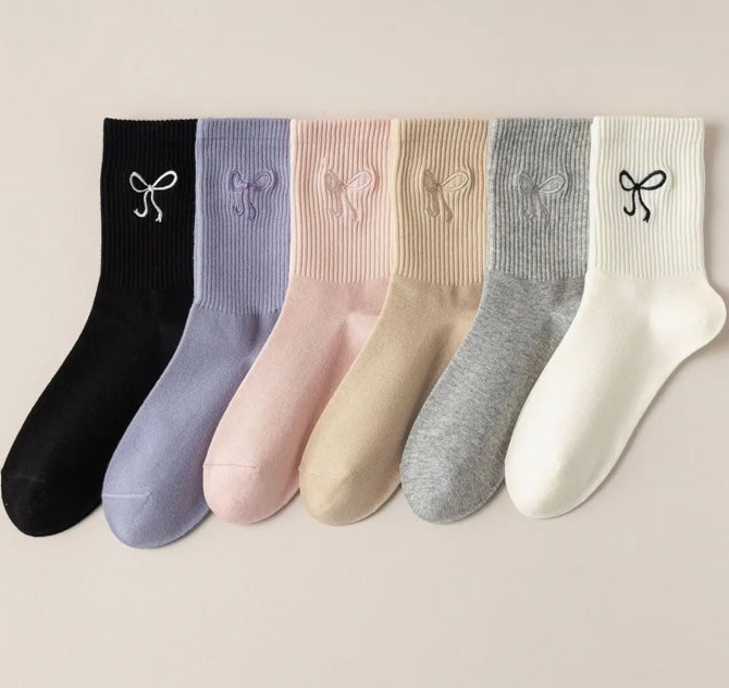 Embroidered Bow Crew Socks