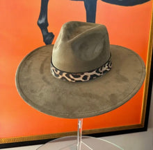 Wide Brim Suede Hat with Leopard Band
