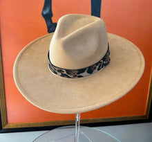 Wide Brim Suede Hat with Leopard Band