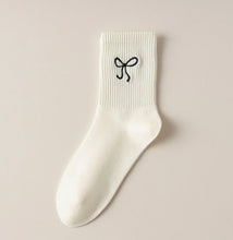 Embroidered Bow Crew Socks
